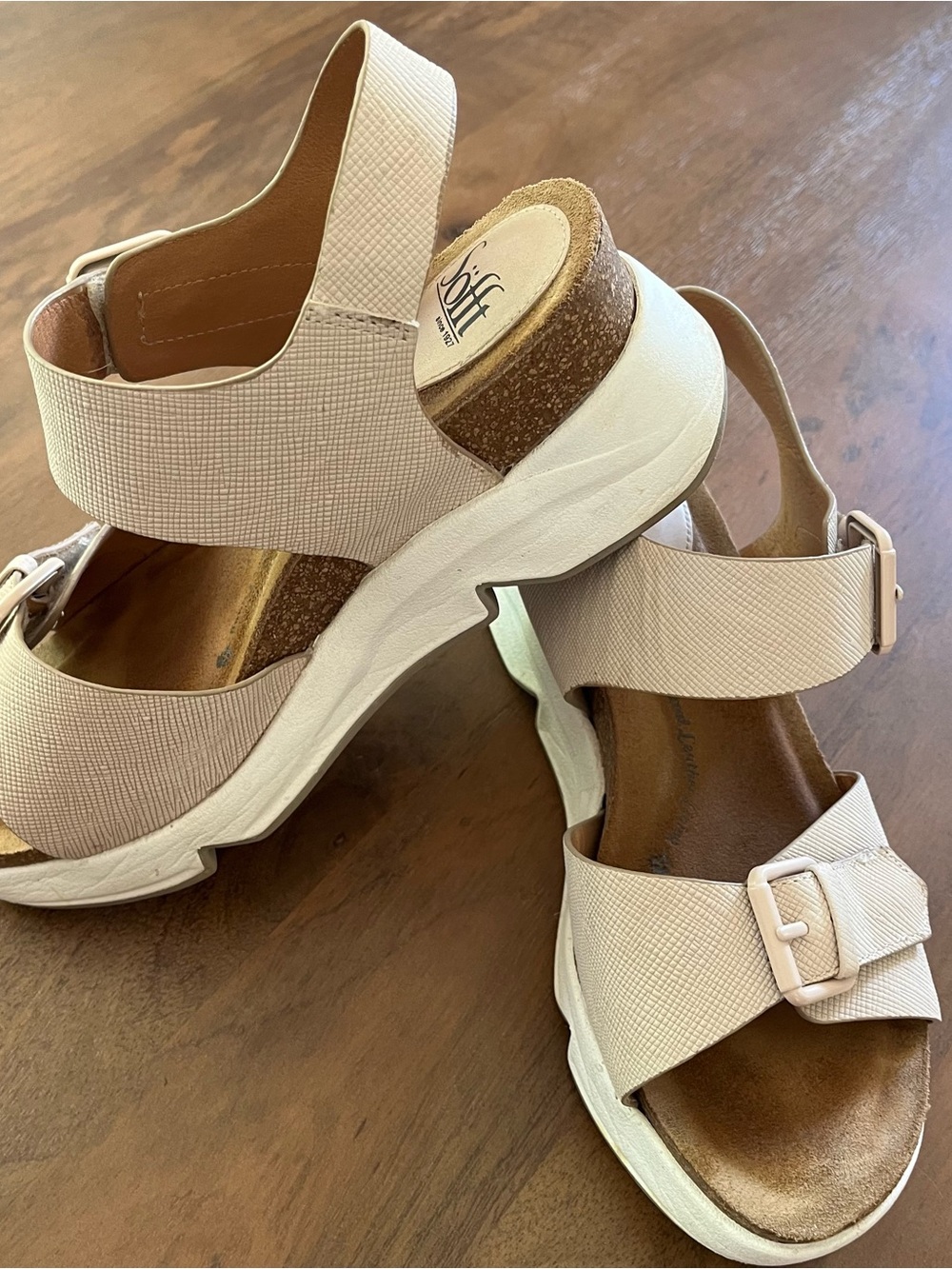 Sofft Women's Ivory/Tan Platform Sandals with Velcro Buckle 7.5